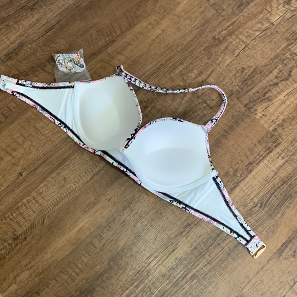 Pink patterned swimsuit top from PINK Victoria’s Secret - Picture 2 of 3